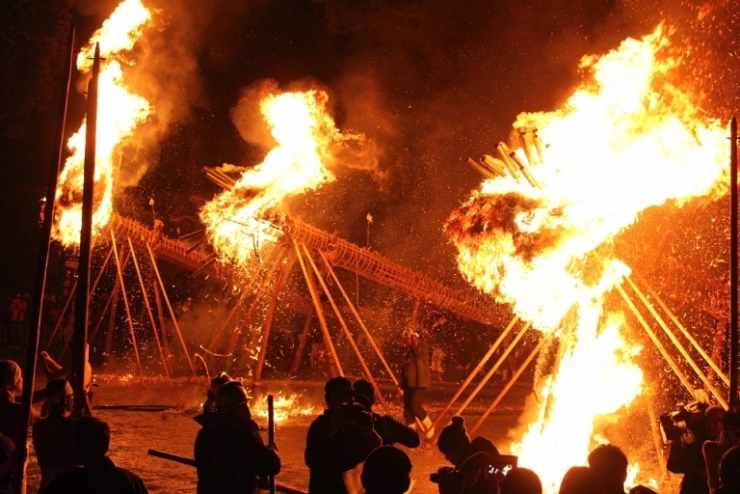 県無形文化財 「鬼の修正会」 火祭り  参加者募集