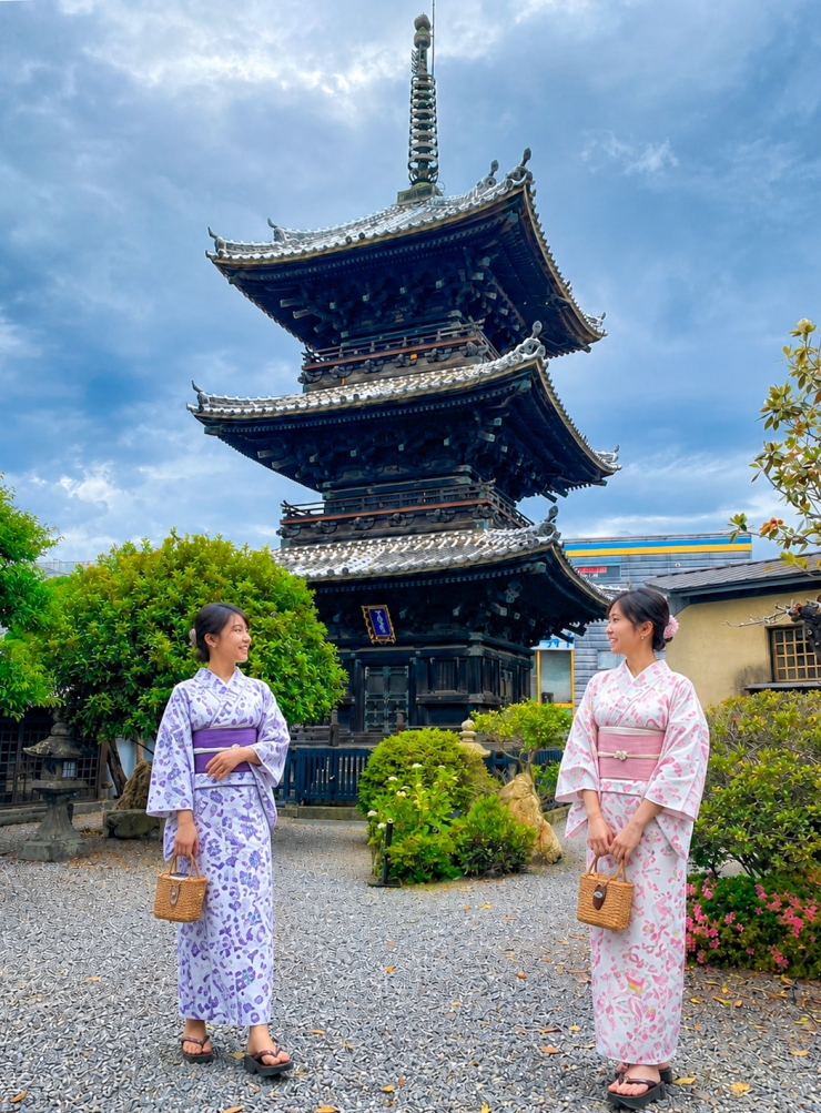 臼杵観光で外せない「二王座歴史の道」。石畳と白壁が織りなす城下町で本格映えショットを狙う
